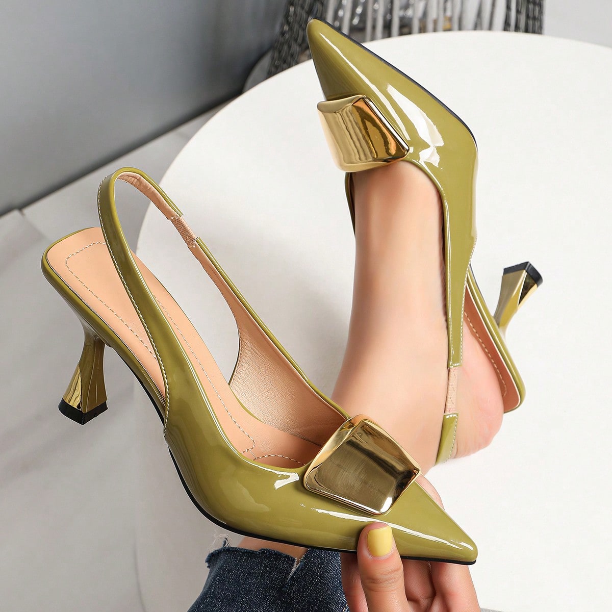 Event & Party Supply - Sepatu Hak Tinggi Model Slingback dengan